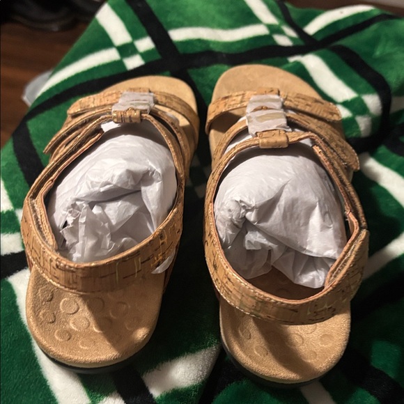 Vionic Stylish Tan Strappy Sandals size 6 - Picture 4 of 5